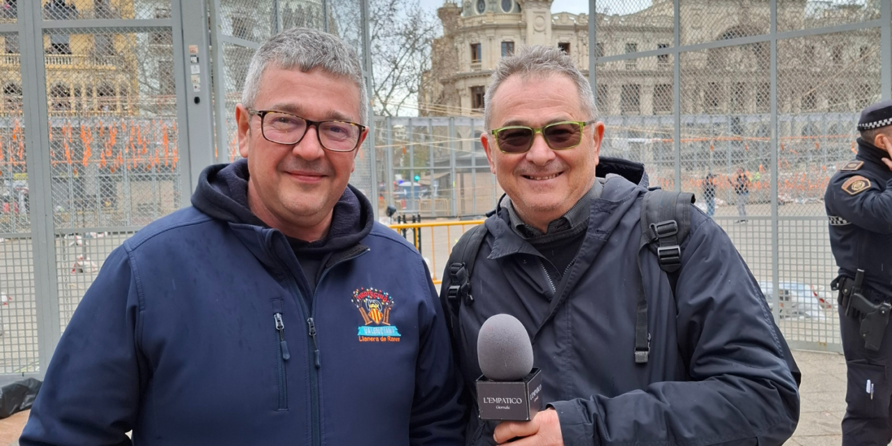Spagna. Valencia. Fallas 2025. Il commentatore Vincenzo Martarello e Jose Manuel Crespo di Pirotecnia Valenciana