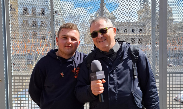 Spagna. Valencia. Fallas 2025. Il commentatore Vincenzo Martarello e Manolo Crespo di Pirotecnia Valenciana