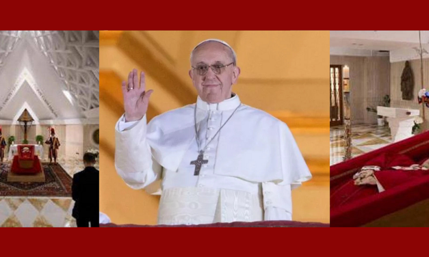 Papa Francesco. Immagine della salma: veste liturgica rossa e rosario tra le mani