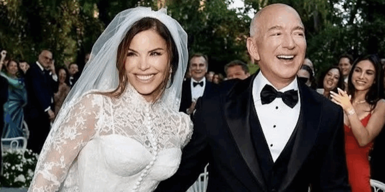 Venezia è stata scelta come simbolo del massimo: bellezza, storia, sogno. Venezia è una diva: chiunque la ami si inginocchia davanti a lei.