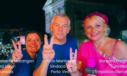 Porto Viro. Agosto Donadese 2025. Serata di Ferragosto. Il sindaco Mario Mantovan con Roberta Marangon della Pro Loco Donada