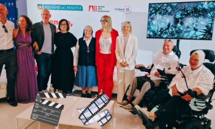Venezia. Mostra del Cinema 2025. Disabilità e inclusione allo spazio della Regione del Veneto con la proiezione di Dove l’alba è di tutti. Assessore Lanzarin: ”Terzo settore pilastro per abbattere barriere culturali”
